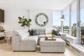 Heart of Downtown 1 bd Entire Condo - Pool, Gym, Parking, Office, AC